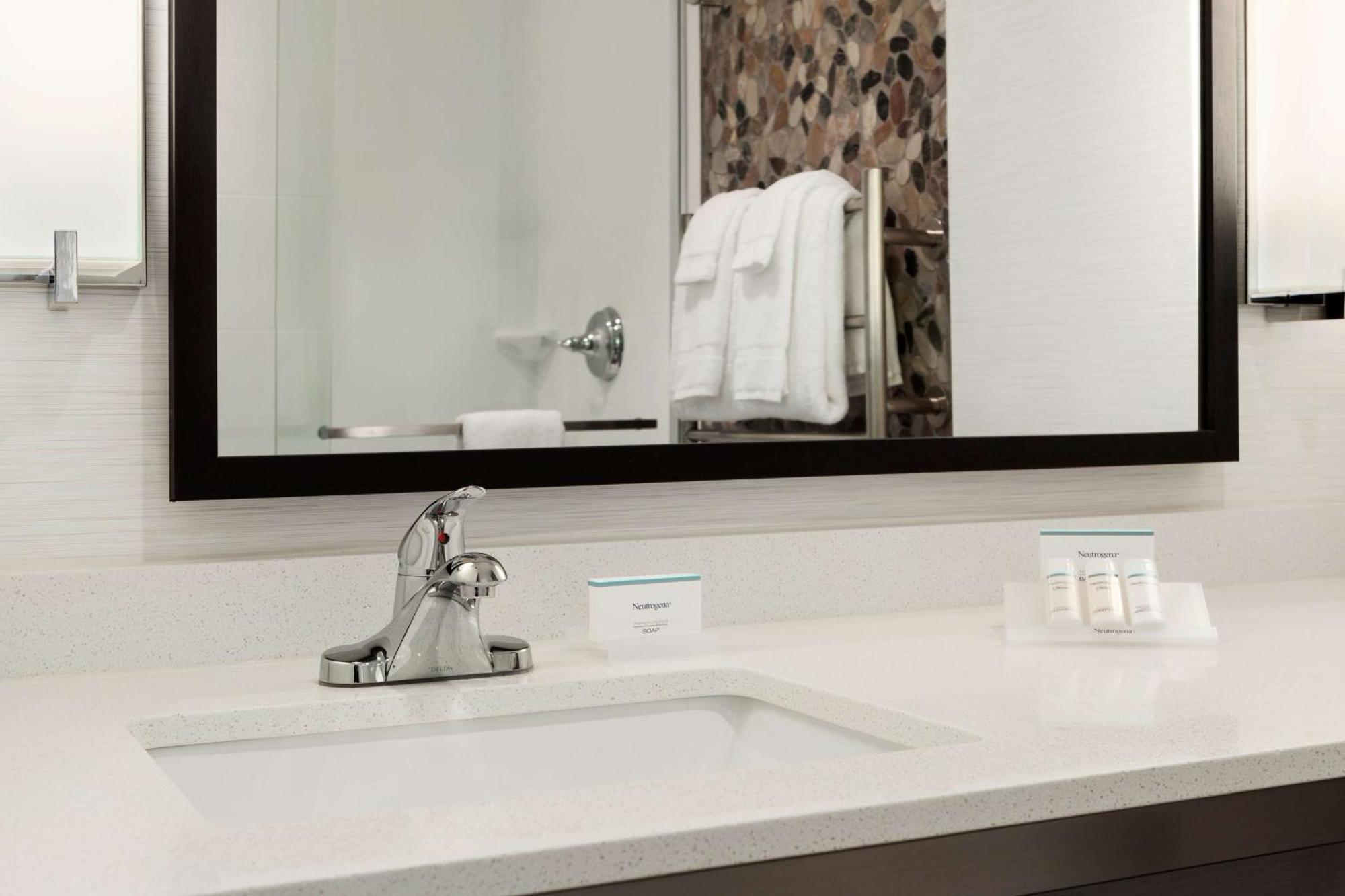 Hilton Garden Inn Charlotte Southpark Dış mekan fotoğraf